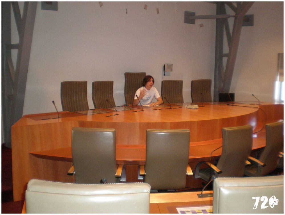 720.cz v cele Vlamskeho parlamentu.JPG