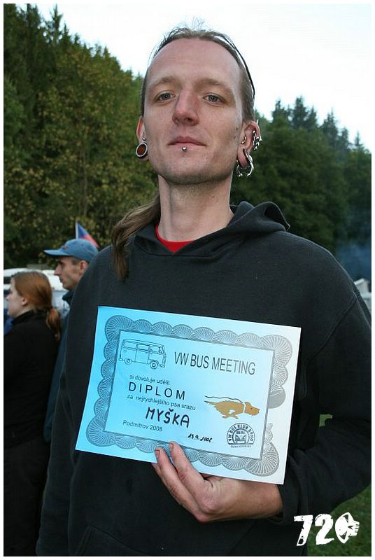 prvni cena za dostihy.jpg